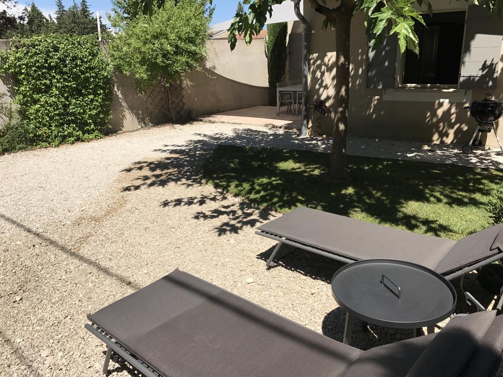 Mas Des Limites Rognonas Exterior photo