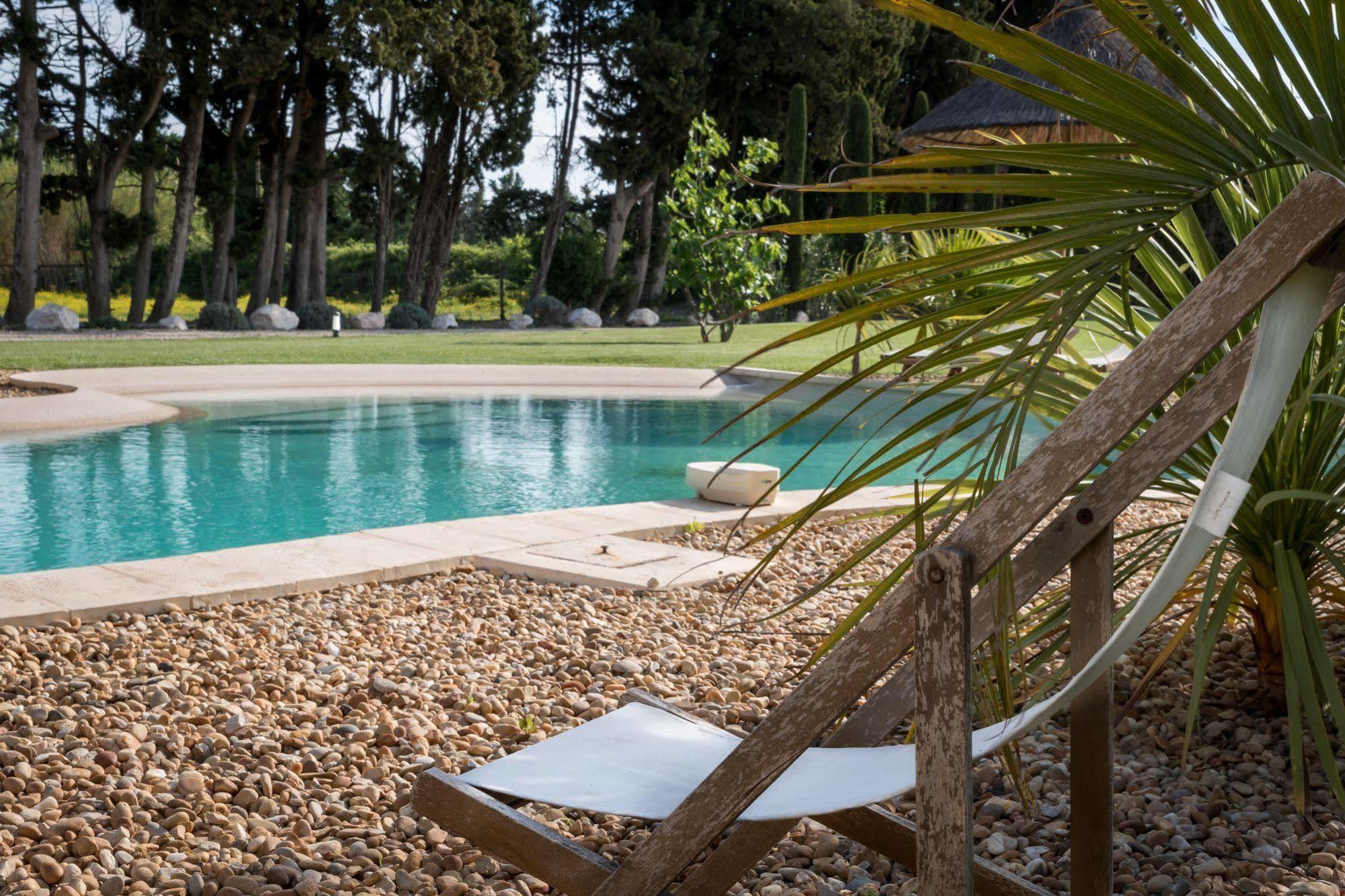 Mas Des Limites Rognonas Exterior photo